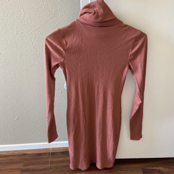 Dress - Picture 2 of 4